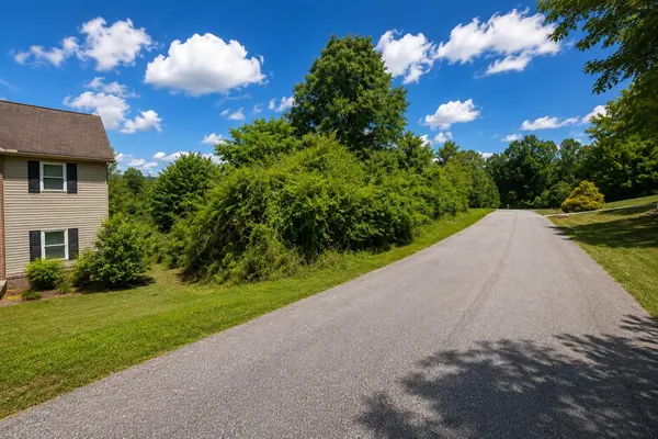128 Twin Oaks Dr, Rockwood, TN 37854