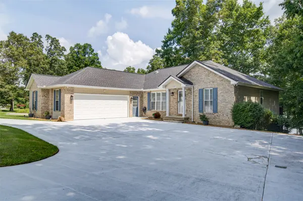 8707 Cherokee Trl, Crossville, TN 38572