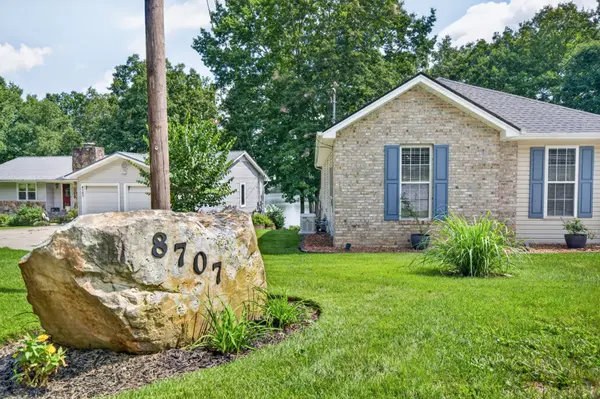8707 Cherokee Trl, Crossville, TN 38572