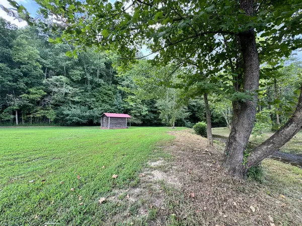2280 Big Opossum Creek Rd, Linden, TN 37096