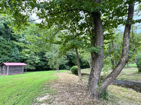 2280 Big Opossum Creek Rd, Linden, TN 37096
