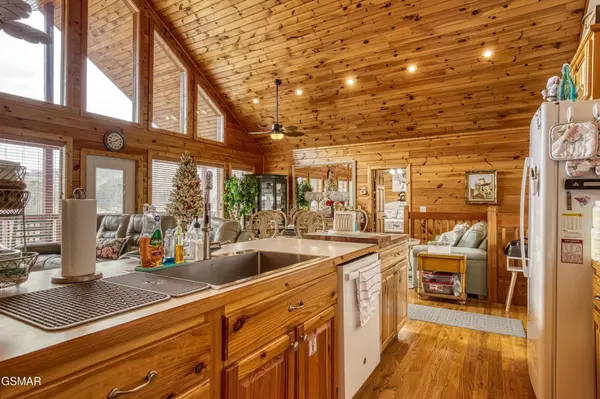 2716 Knights Lane, Sevierville, TN 37862