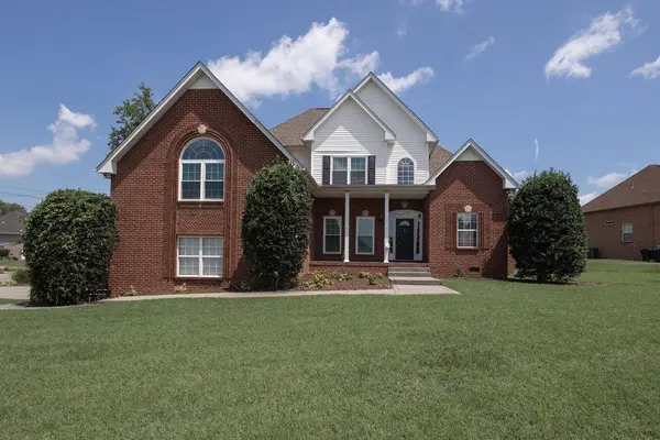 100 Strathmore Ct, Hendersonville, TN 37075