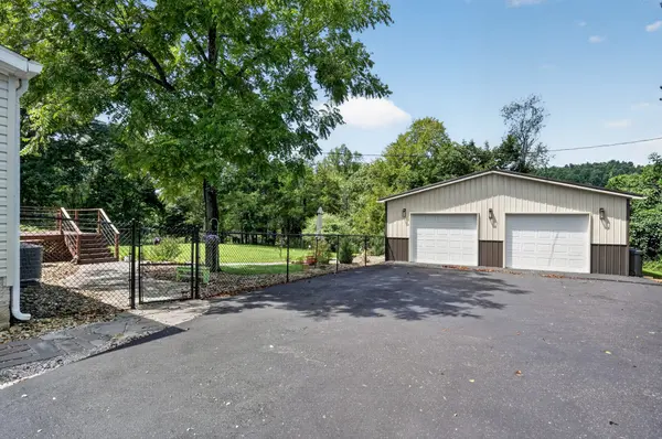 1757 Byrdstown Hwy, Livingston, TN 38570