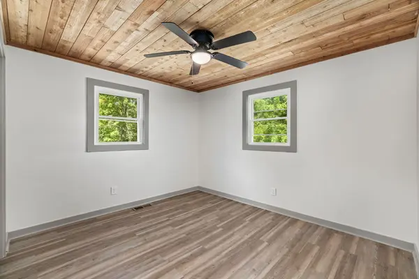 621 Dixon Branch Rd, Loretto, TN 38469