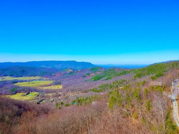 2 RAVENS DEN Way, Sevierville, TN 37862