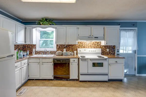 2555 Zion Rd, Columbia, TN 38401