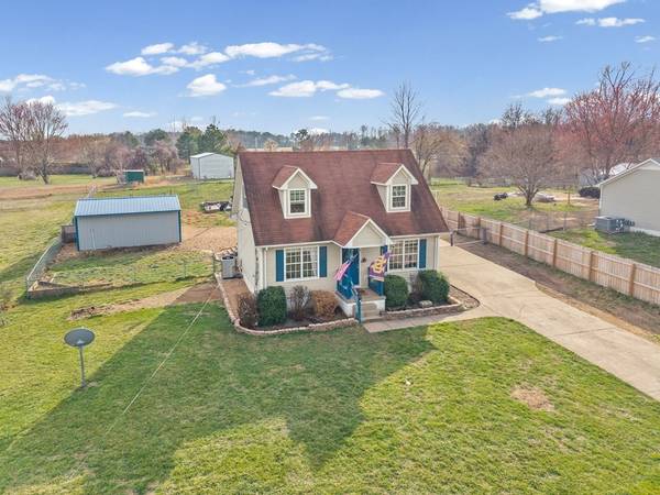 5483 Roaring Springs Rd, Cadiz, KY 42211