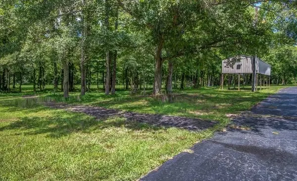 1215 Beaver Creek Dr, Mason, TN 38049