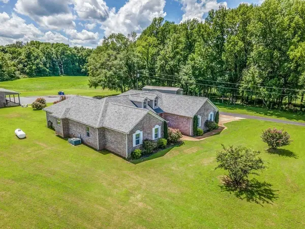 1215 Beaver Creek Dr, Mason, TN 38049