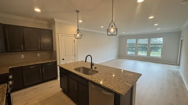 558 W Foxrun, Springfield, TN 37172