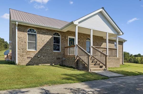 500 Hurricane Creek Rd, Mc Ewen, TN 37101