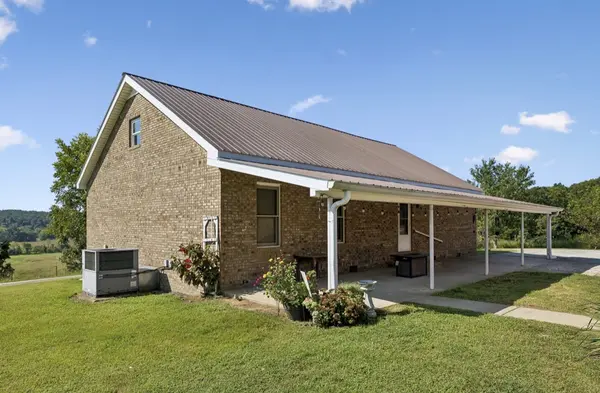500 Hurricane Creek Rd, Mc Ewen, TN 37101