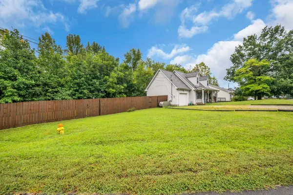 126 Silver Leaf Cir, Dickson, TN 37055