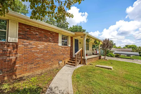 335 Winchester Road, Lenoir City, TN 37772