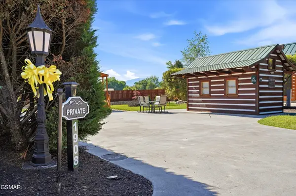 1908 Lizi Loop Way, Sevierville, TN 37862