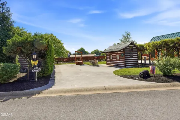 1908 Lizi Loop Way, Sevierville, TN 37862