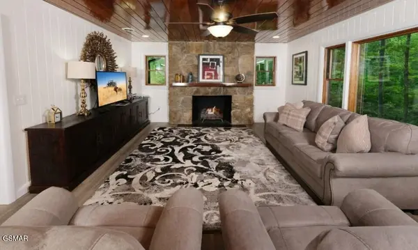 306 Glades Road, Gatlinburg, TN 37738