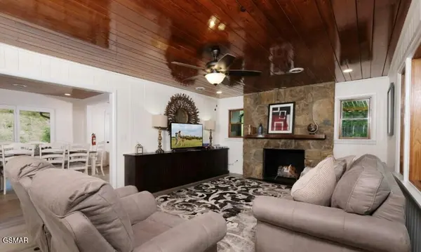 306 Glades Road, Gatlinburg, TN 37738