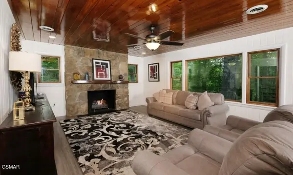 306 Glades Road, Gatlinburg, TN 37738
