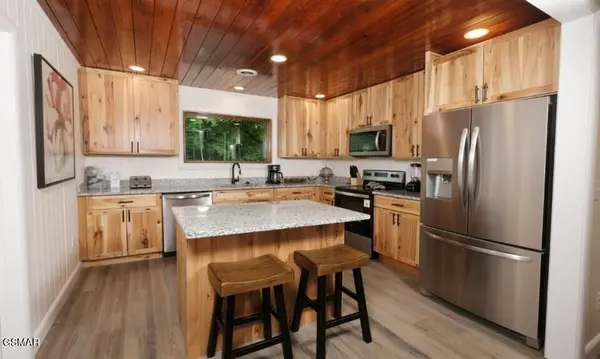 306 Glades Road, Gatlinburg, TN 37738