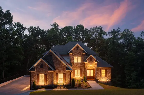 7567 Hallows Dr, Nashville, TN 37221
