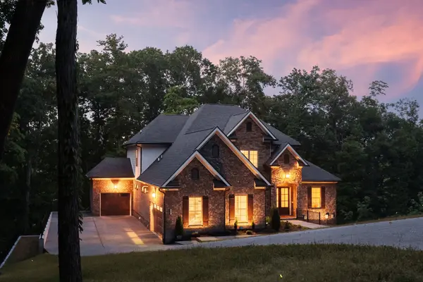 7567 Hallows Dr, Nashville, TN 37221