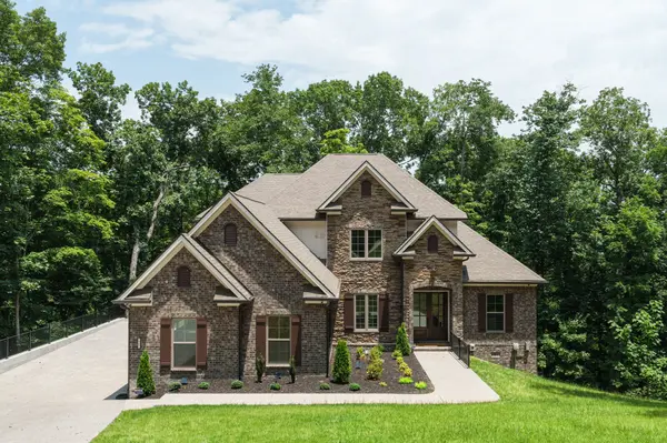 7567 Hallows Dr, Nashville, TN 37221