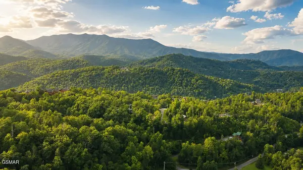 807 Great Smoky Way, Gatlinburg, TN 37738