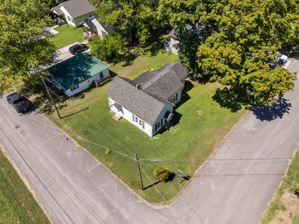 206 Freeman Ave, Dickson, TN 37055
