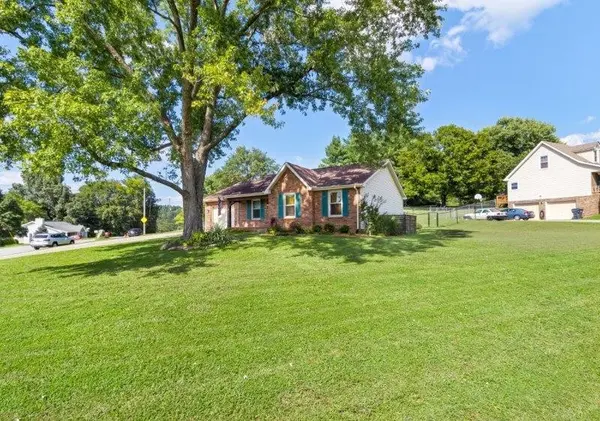 737 W Creek Dr, Clarksville, TN 37040