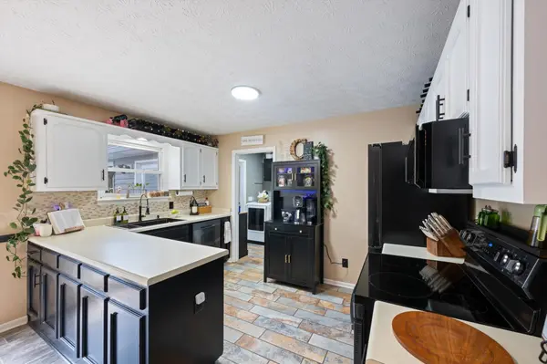 214 Oakdale Dr, White House, TN 37188