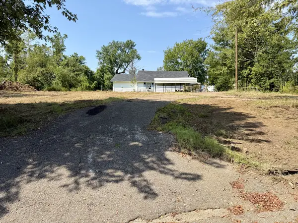 456 Pharr Ave, Selmer, TN 38375