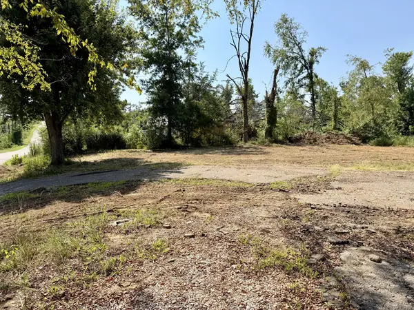456 Pharr Ave, Selmer, TN 38375