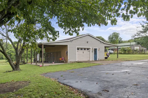 3689 Trousdale Ln, Columbia, TN 38401