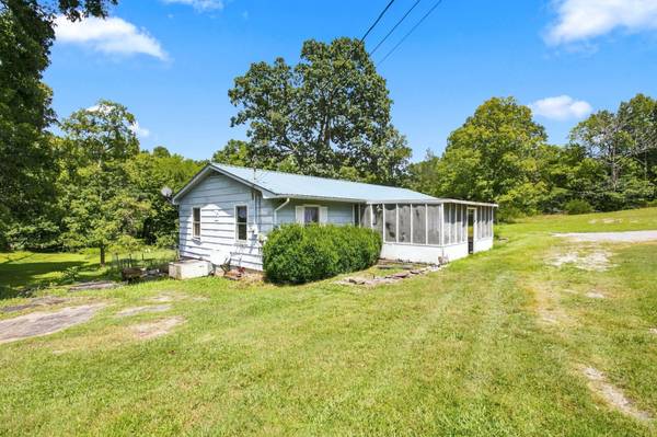 5462 Creek View Rd, Columbia, TN 38401