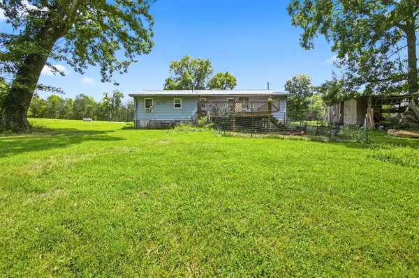 5462 Creek View Rd, Columbia, TN 38401