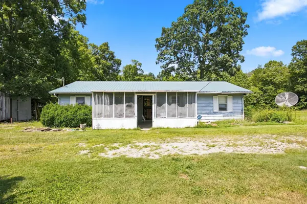 5462 Creek View Rd, Columbia, TN 38401