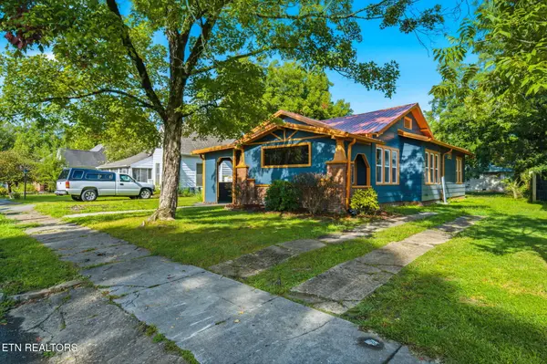 906 Pennsylvania Ave, Etowah, TN 37331