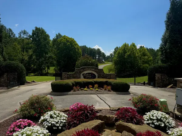 1 Serenity Dr, Harriman, TN 37748