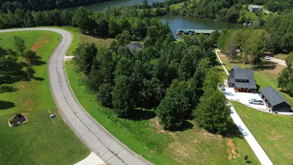 1 Serenity Dr, Harriman, TN 37748