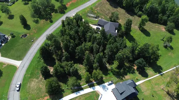 1 Serenity Dr, Harriman, TN 37748