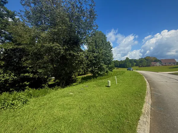 1 Serenity Dr, Harriman, TN 37748
