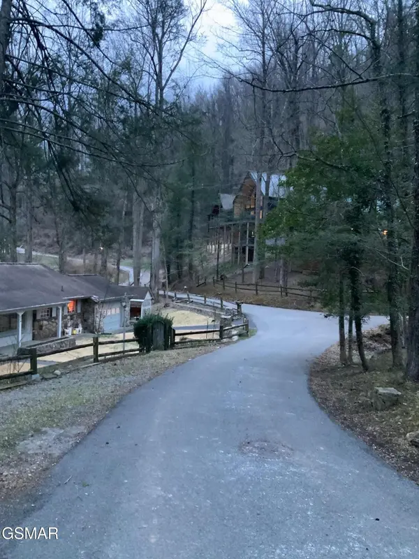 517 Laurel Avenue, Gatlinburg, TN 37738