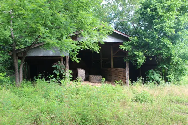11517 Mt Carmel Rd, Decaturville, TN 38329