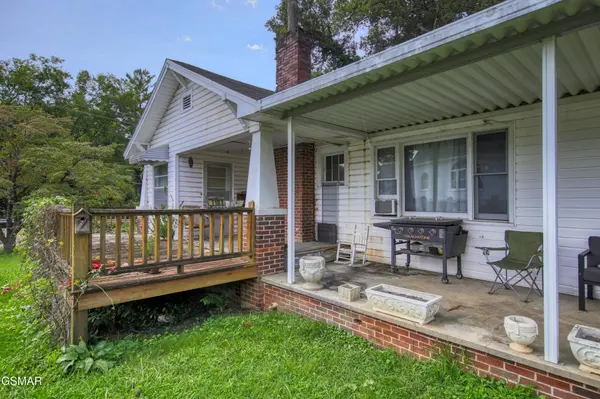 1103 Academy Circle, Dandridge, TN 37725