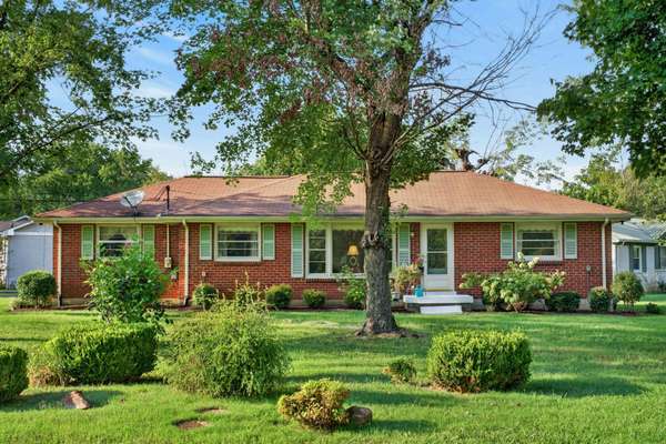 313 Hitt Ln, Goodlettsville, TN 37072