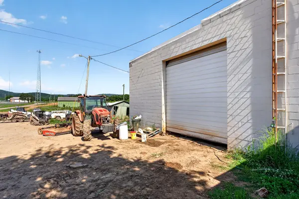 8526 Beersheba Hwy, Mcminnville, TN 37110