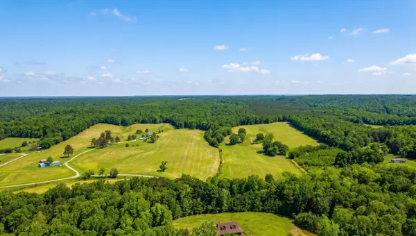 430 Hurricane Creek Dr, Stewart, TN 37175