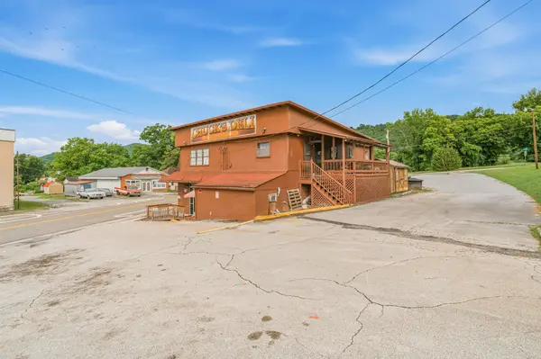 836 Unaka St, Harriman, TN 37748